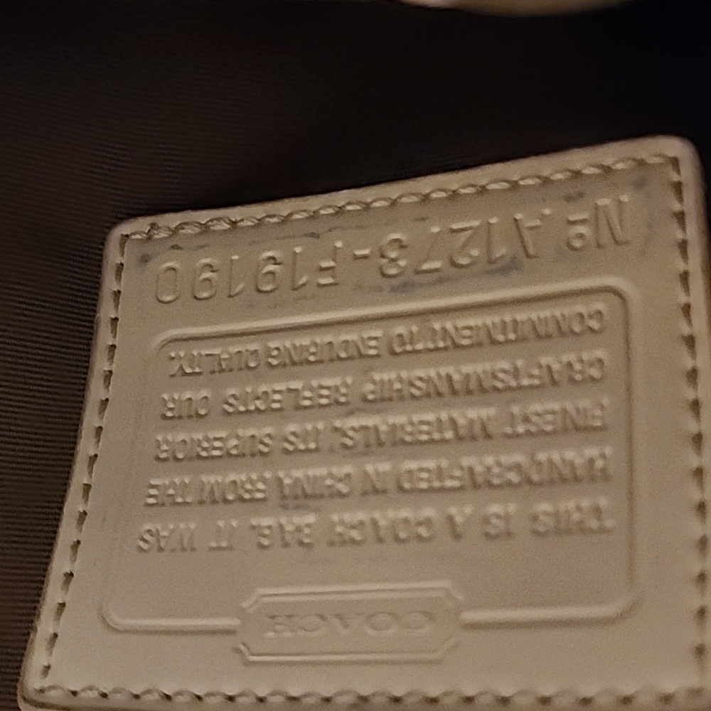 COACH Carryall Cream Kisslock - Picture 4 of 8